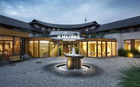 Maximus Resort